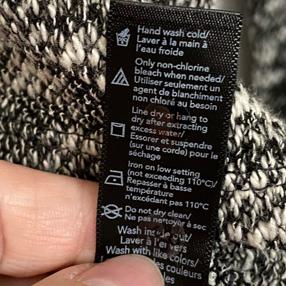 G 21 Women's Medium Scoop Neck Sweater Black Cream Specks Cream Lace Panel Top - Picture 9 of 9